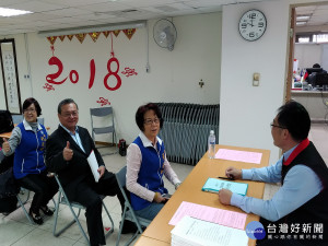 2018國民黨桃園市長、市議員初選領表、登記作業，現任市議員黃如、林正峰、劉茂群一大早就排隊進行領表。