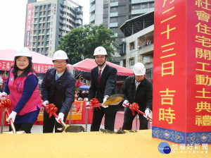 市長朱立倫主持永和中正橋派出所及青年社會住宅開工動土。（圖／記者黃村杉攝）