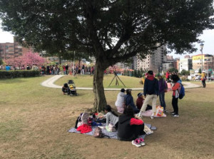 樂活公園野餐捐書趣　做愛心送野餐墊