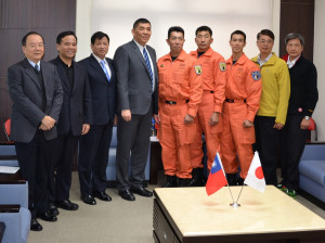 消防局聘請東京消防廳救助機動部隊3位教官講授日本現行各類災害救助技能、救災安全與指揮管理等課程。（圖／消防局提供）