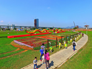 搭配旺來福來祈福燈會活動，將大臺北都會公園打造成一座華麗的大型樂園。（圖／高管處提供）