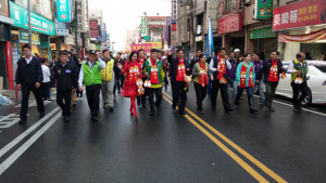 桃園市長鄭文燦前往楊梅區，出席「2018楊梅元宵節創意花車暨花燈踩街活動」。