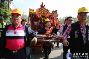 竹崎內埔遶境 張縣長接駕祈福