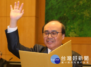 陳建宇董事長6日正式宣誓就職，總經理則由前交通局主任秘書吳國濟擔任，捷運局長趙紹廉、新聞局副局長謝麗蘭等獻上祝福。（圖／記者黃村杉攝）