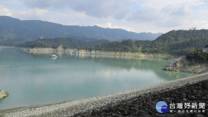 經濟部水利署表示，各區域重要供水水庫水位逐漸下降，但該署會嚴密監控水情並持續區域供水調度。水利署也說目前民生及產業維持穩定供水，農業一期稻作如期供灌。（圖／南區水資源局提供）