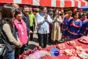 桃園市長鄭文燦前往平鎮區三崇宮，出席「107年全國客家日-愛尞天穿、共享客家」活動。

