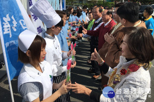 羅東鎮公所以「手護新希望 樹造心羅東」為主題慶祝青年節。（圖／羅東鎮公所提供）