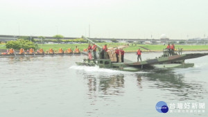 北市防汛演練　國軍「變形金剛」首度參演