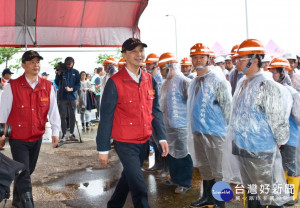 市長朱立倫、3位副市長及秘書長在汛期前，將分別至轄內易發生災害潛勢地區，實地視察各區公所及重要工程防救災整備。（圖／消防局提供）