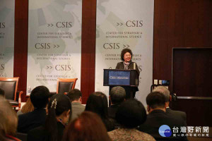 高雄市長陳菊受邀至美國「戰略暨國際研究中心」(CSIS)發表演說。（圖／高雄市政府提供）