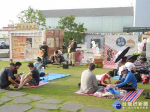 香腸博物館「2018春日草地野餐音樂趴」4/7開趴。