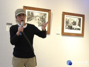 攝影家潘小俠在「臺灣美術家一百年1917-2017潘小俠攝影造相簿」攝影展中說明心路歷程。
