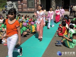 上湖國小跨越土牛奔向五十   舉辦盃路跑多元文化走秀