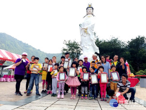 「2018觀音文化藝術節–好山、好水、好空氣寫生比賽」1日上午在南投縣埔里鎮鯉魚潭中心樓熱鬧登場～　