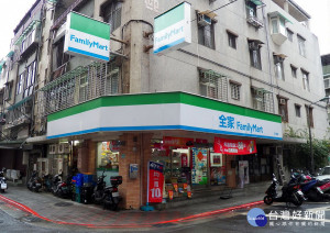 據經濟部公布的最新資料顯示，台灣以每2211人就有1家店的數據，退居便利商店密度全球第2名。至於新一代便利商店密度王者則是韓國，平均每1452人就有1家便利商店。（圖／Wikipedia）