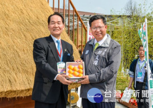 桃園市長鄭文燦前往新屋農博園區國際友好專區，出席香川縣農產展覽開幕特典。

