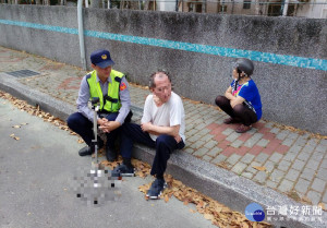 警巡邏途中適逢婦人慌張攔車！原來是兒子精神不穩萌輕生念頭，警消及時勸阻救援