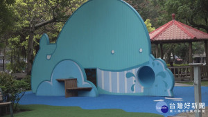 「大鯨魚」游進玉成公園　共融式遊具創新驚豔