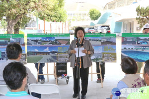 陳菊視察鳳山運動園區設施改造工程。（圖／高雄市政府提供）