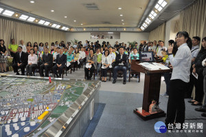 陳菊前往中油高雄煉油廠視察、聽取簡報。（圖／記者許凱涵攝）