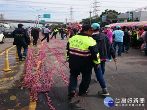 大甲媽祖進香，烏日警方呼籲要小心炮竹。林重鎣攝