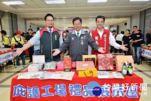 桃園市長鄭文燦在市府，出席「107年桃園庇護工場母親節禮品聯合促銷嘉年華」。

