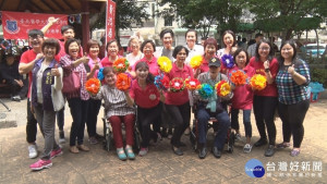 費鴻泰結合北醫推長照　敦化公園辦園遊會