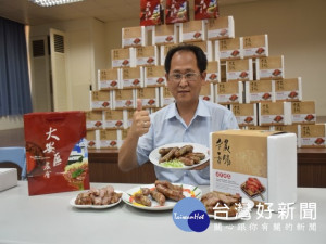 

大安農會香腸加工廠、肉品加工廠及肉品分切廠，在多年來的努力，通過「ISO22000「及「HACCP」食品安全管理體系認證，二十六日在農會舉辦授證典禮，提升這項農產品的產業價值。（記者陳榮昌攝）