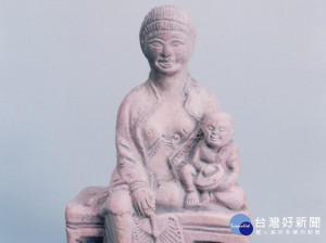 「鳥母」典藏品，相傳是小孩子的守護神；館內男性、女性同仁在近5年間，狂生24個寶寶。（圖／陶博館提供）