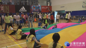 育成親子趣味競賽　伴遲緩兒勇敢飛翔