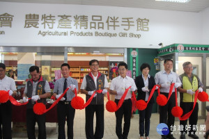 富岡漁港候船室啟用、伴手館開幕　黃健庭盼營造觀光魚市新景象