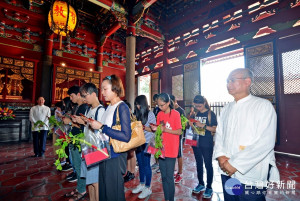 考季來臨！孔廟考生祈福儀式　送特製蔥造型筆