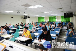 桃園市儲備清潔隊員筆試已於4月29日於開南大學與北科附工兩試場辦理，此次招考報名逾5,600人。