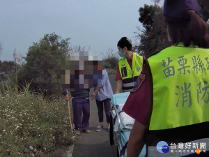 老翁負氣離家欲尋短　暖警苦口勸說回頭