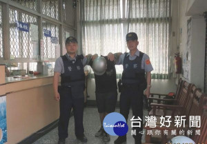 東屯派出所為讓金融機構能提升自身防衛能力，辦理防搶演練。（記者陳昭宗拍攝）