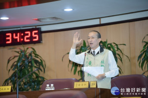 市議員黃景熙對體育園區提出建議，並希望市府能盡快納入工作報告。(圖／桃園市議會提供)