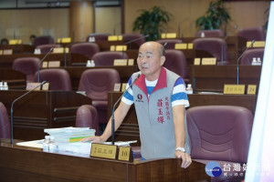 市議員莊玉輝在市政總質詢中要求市政府從學校教育、產業補助等方面幫助務農青年發展。(圖／桃園市議會提供)