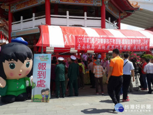 臺南郵局舉辦「銀髮踏青樂悠郵」，鹿耳門聖母廟踏青。