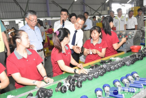 彰化縣長魏明谷走訪水五金田園化生產聚落（欣大園藝噴水工具有限公司）。