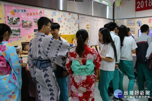 魚池國中學生參觀水商應日科體驗日本童玩。