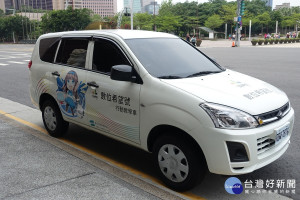 台北市資訊局的「數位希望號」行動教學車。