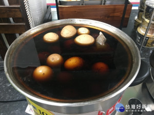 任何食物都不宜過量。（南投醫院提供） 