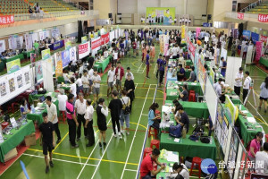 台南市2018技職教育博覽會有近百個攤位。
