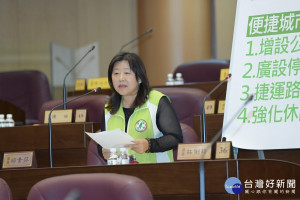 市議員邱素芬說，以現在公幼、私幼比例而言，還有很大努力空間。(圖／桃園市議會提供)
