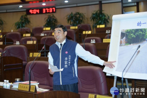 市政總質詢中市議員李家興表示高上路根本成為「死亡路」，要求交通局盡速改善。(圖／桃園市議會提供)