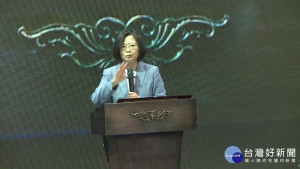 總統蔡英文今(26)日出席活動時表示，因為台灣在國際上有突破，中國才越想打壓，他認為中國越緊張不安，就代表台灣有真正做出成績。（圖／總統府YouTube）