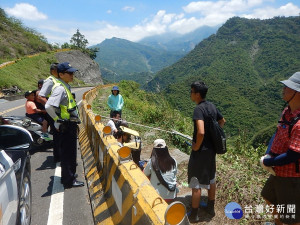 遊客赴屏東溯溪危險攀降　警消合勸安全行