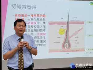 中華民國醫用雷射光電學會理事長王正坤醫師在成功大學開課。