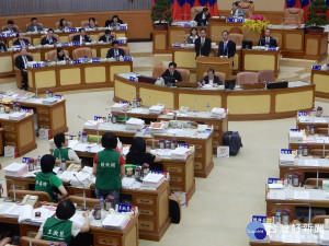 新北市議員王淑慧、林裔綺、許昭興、賴秋媚、邱婷蔚等30日針對在地就業、就學、就養等議題提出質詢。（圖／記者黃村杉攝）