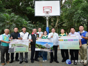 提供運動、集會及活動多元使用，桃園市長鄭文燦視察龜山區「大江山天幕球場工程」。